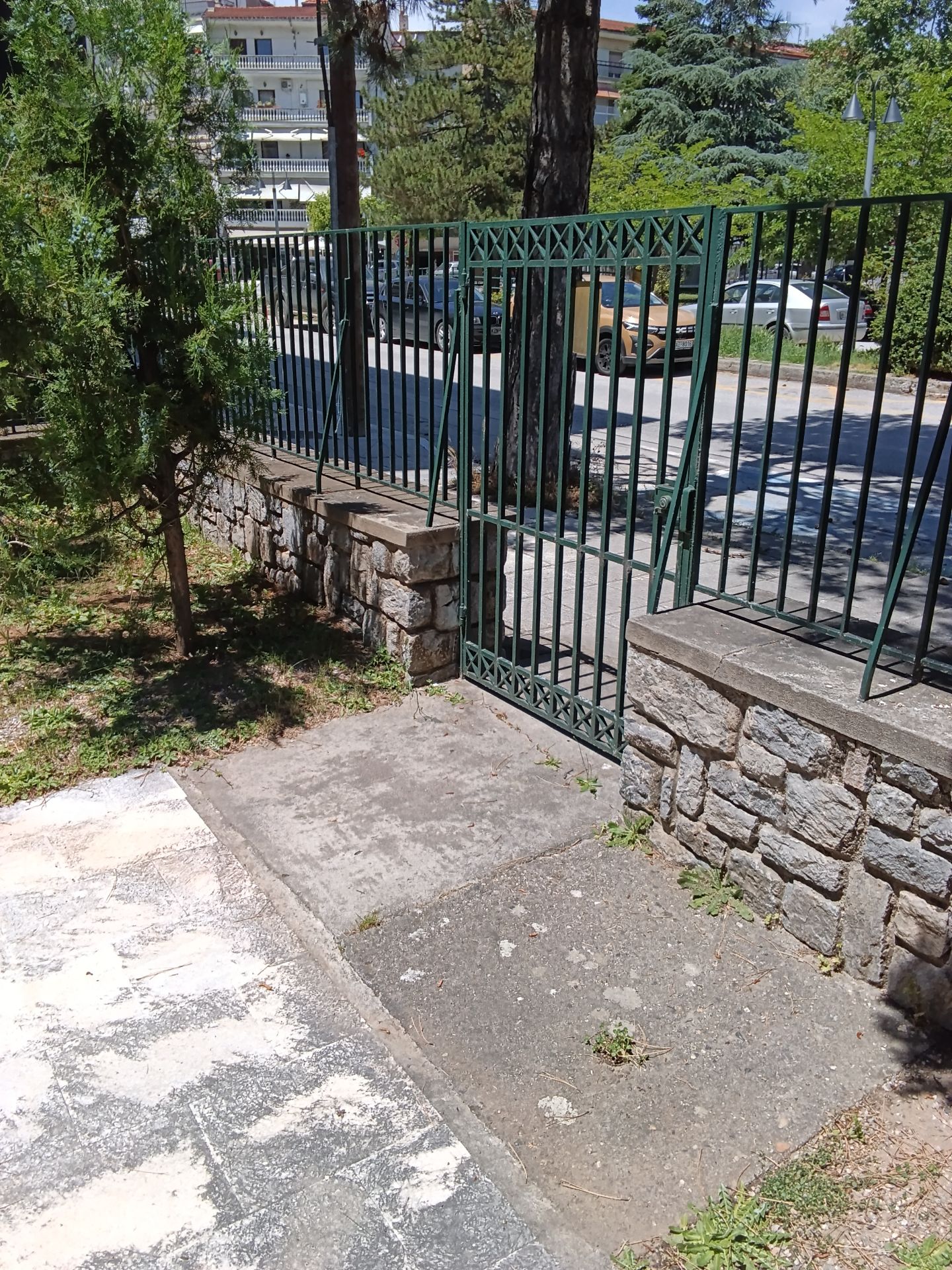Δευτερεύουσα προσβάσιμη είσοδος συναυλία