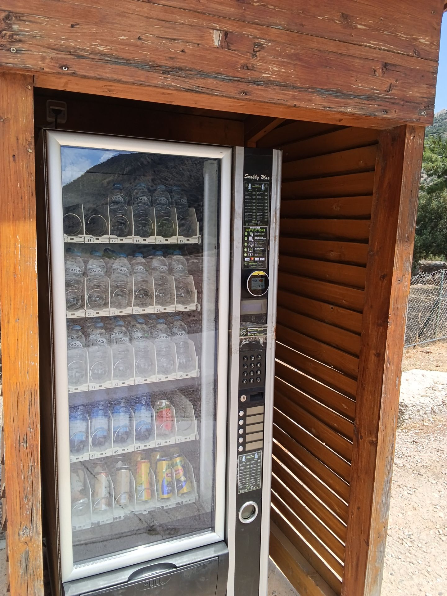 Αυτόματος πωλητής νερού και αναψυκτικών