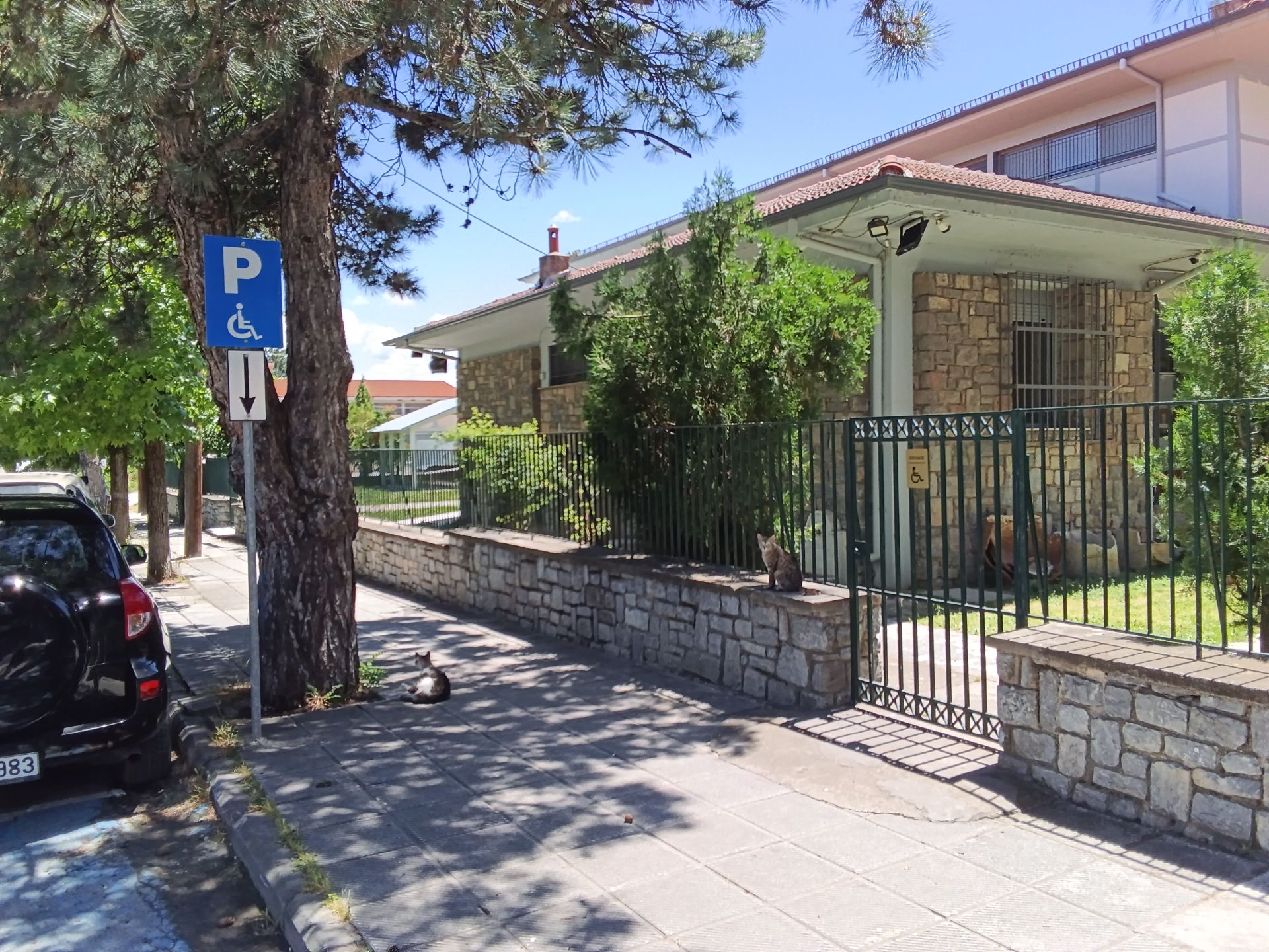 Δευτερεύουσα προσβάσιμη είσοδος συναυλία