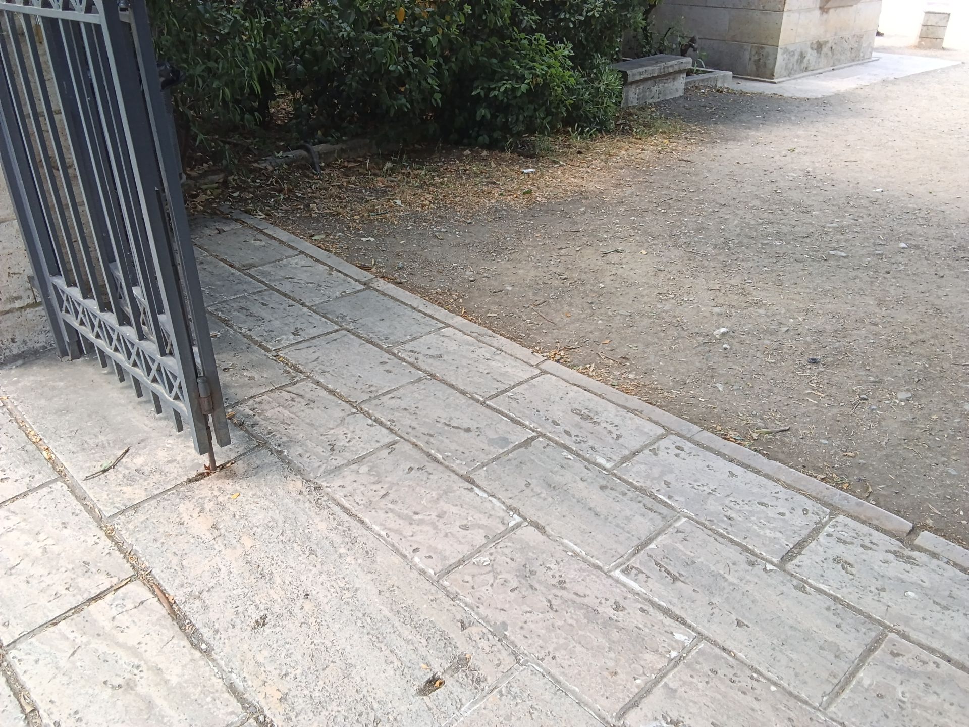 Εμπόδιο για μαξίδιο δυσκολία κίνησης στην εξωτερική υπαίθρια πύλη