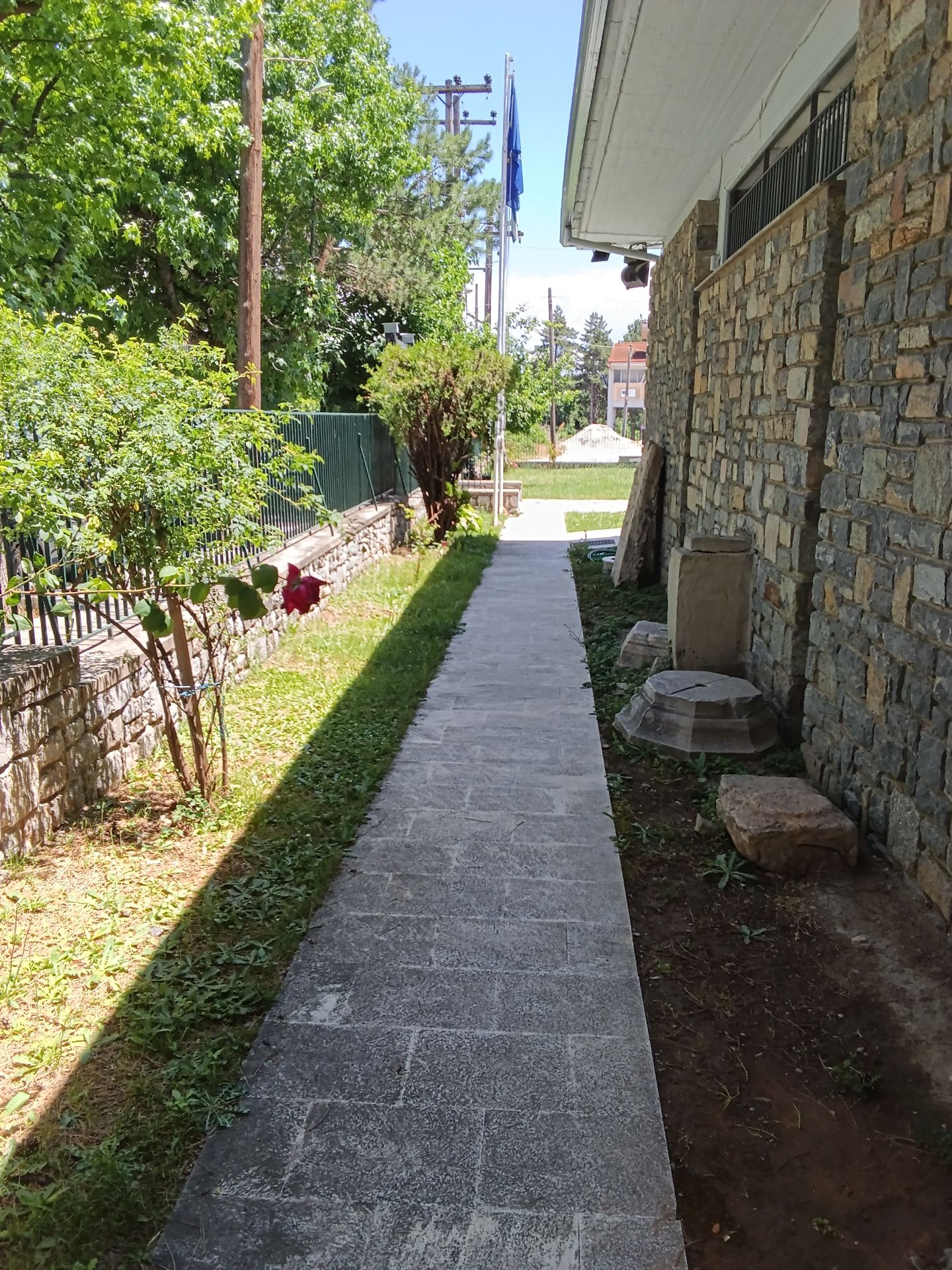 Δευτερεύουσα προσβάσιμη είσοδος συναυλία
